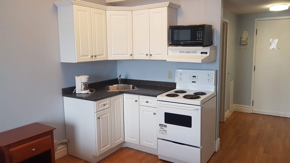 Basic Studio | Premium bedding, Select Comfort beds, iron/ironing board, free WiFi