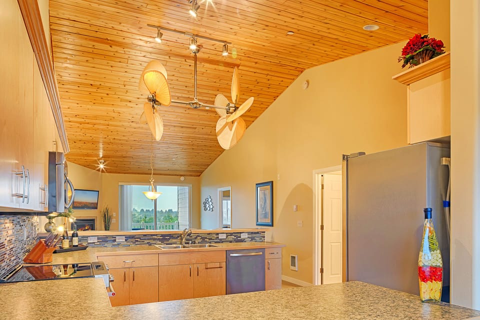 Luxury Condo, 2 Bedrooms, Resort View | Premium bedding, desk, iron/ironing board, free WiFi