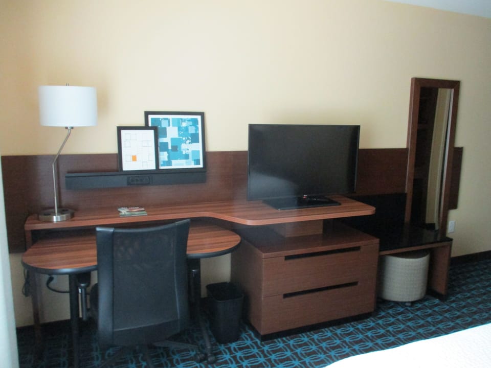 1 bedroom, desk, laptop workspace, blackout drapes