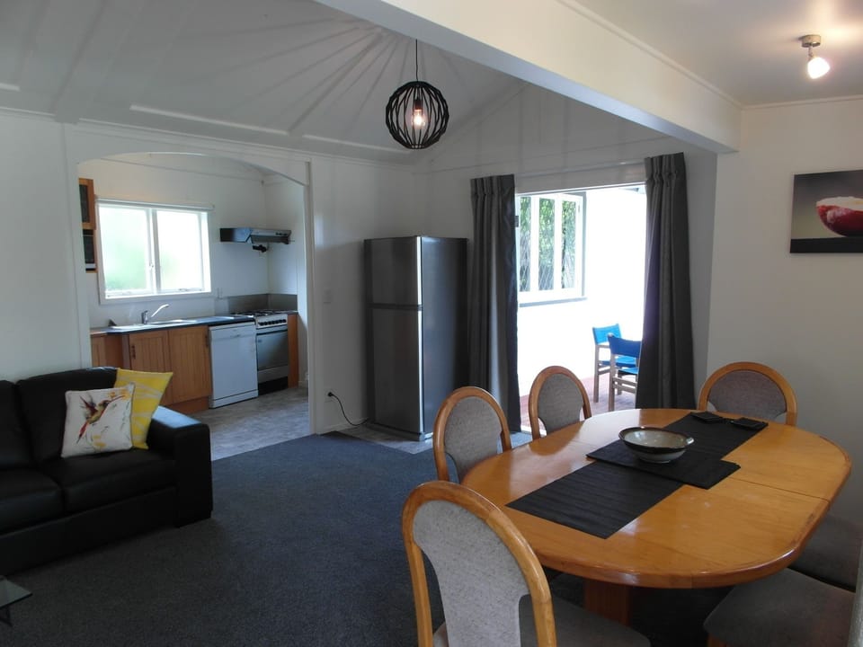 Cottage 1 - 3 Bedroom Cottage | Premium bedding, in-room safe, individually decorated