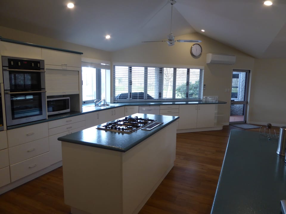 Lodge On St Georges (8 Bedrooms, 5 Bathrooms) | Private kitchen | Fridge, microwave, stovetop, coffee/tea maker