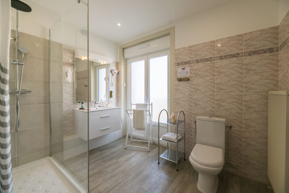 Double or Twin Room, Ocean View | Bathroom | Hair dryer, towels