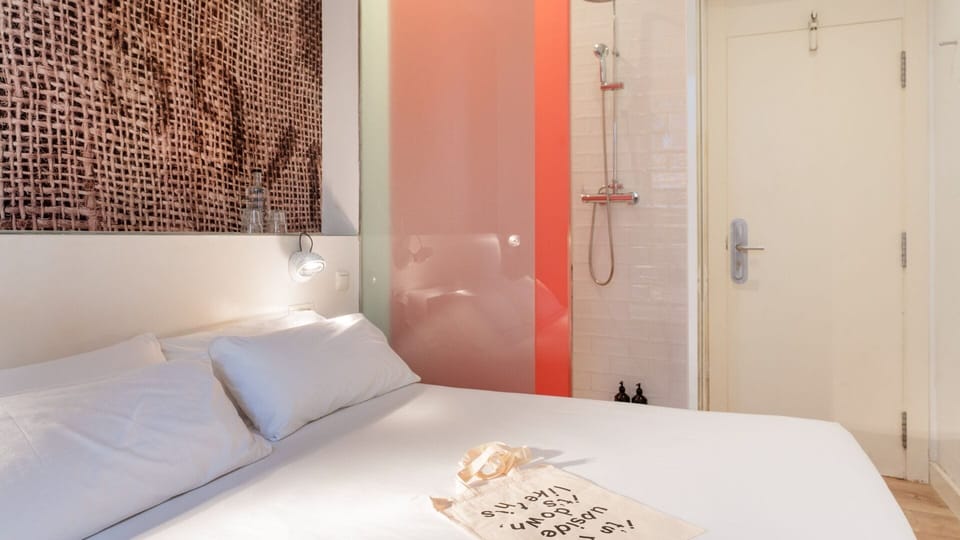 Standard Double Room | WiFi (free), bed sheets