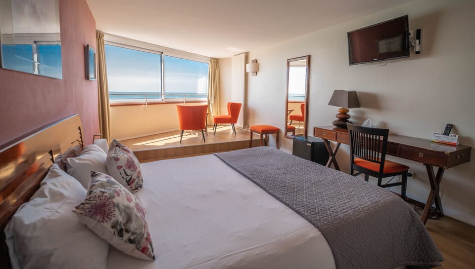 Comfort Room, Sea View | Premium bedding, in-room safe, desk, laptop workspace