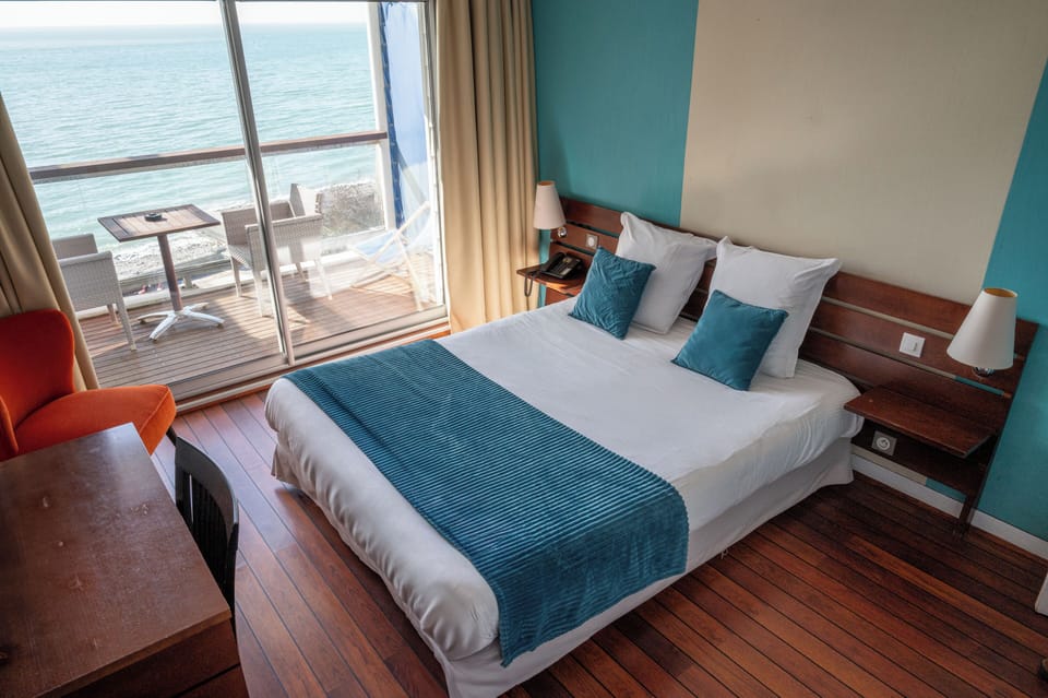 Comfort Room, Balcony, Sea View | Premium bedding, in-room safe, desk, laptop workspace