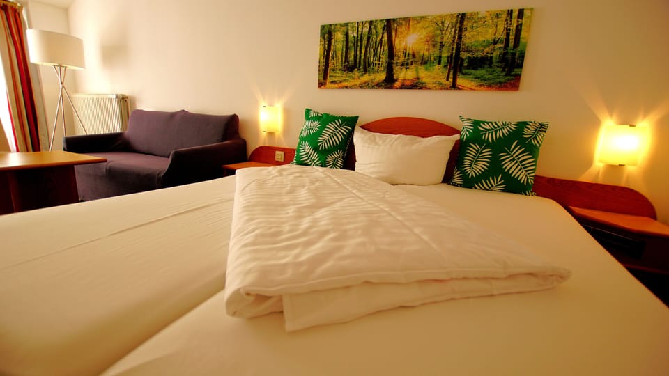 Comfort Double Room | Desk, laptop workspace, blackout drapes, iron/ironing board