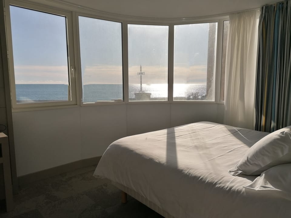 Comfort Room, Sea side | Premium bedding, in-room safe, desk, free WiFi