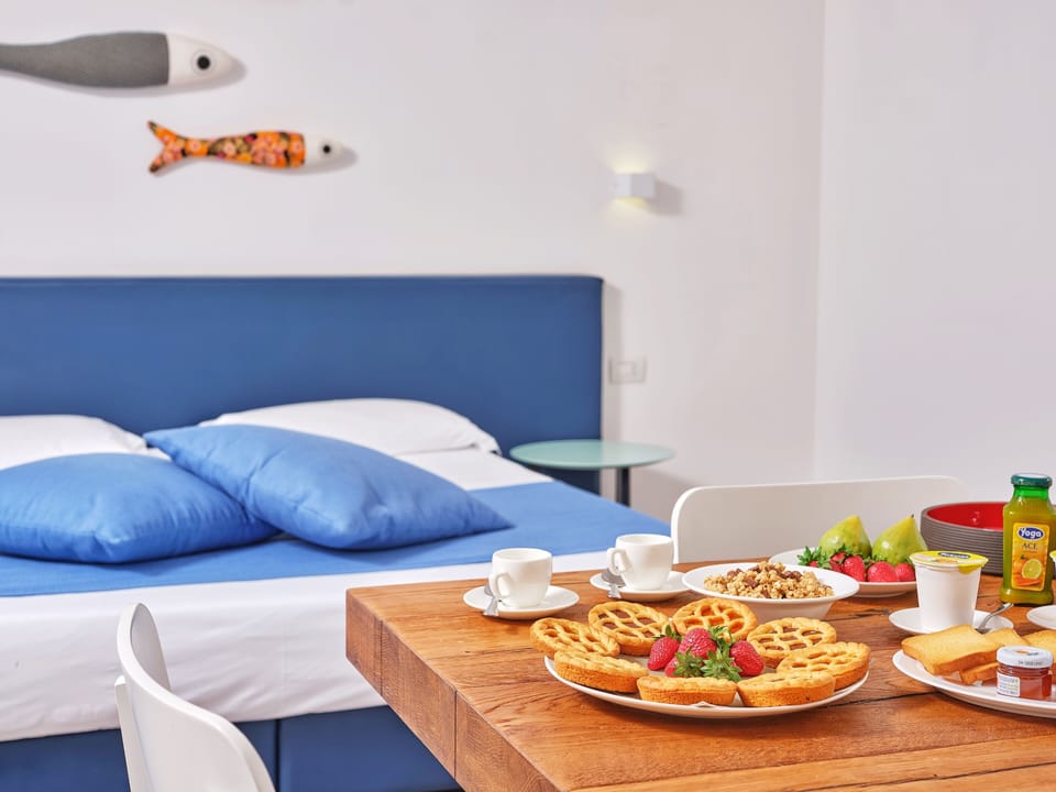 Deluxe Room | In-room safe, individually decorated, desk, soundproofing