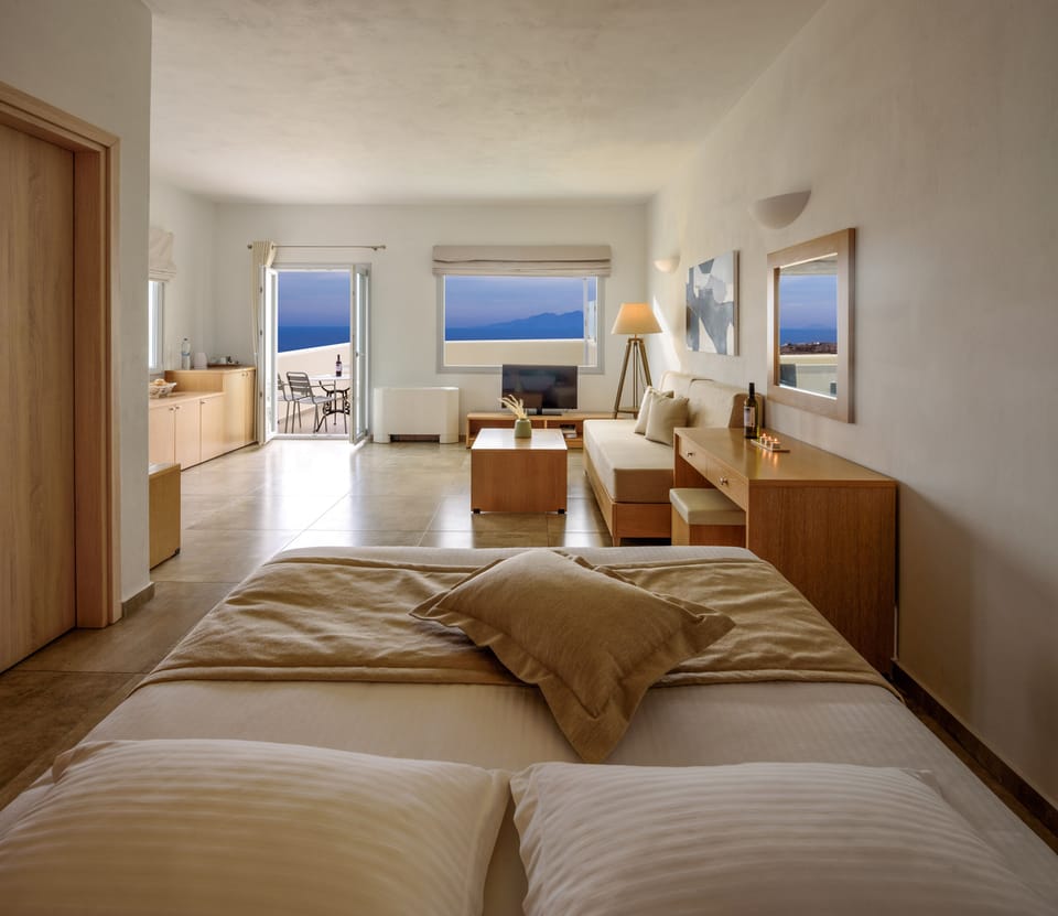Suite, Jetted Tub | Premium bedding, minibar, in-room safe, iron/ironing board