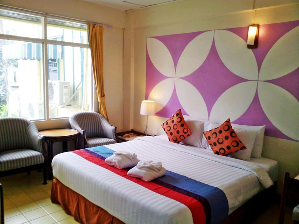 Deluxe Room | Minibar, in-room safe, desk, free WiFi