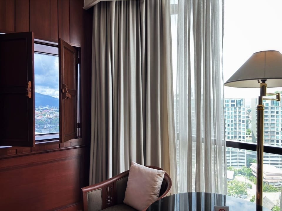 Executive Room | Living area | TV