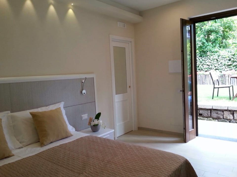 Deluxe Double or Twin Room | Premium bedding, minibar, in-room safe, desk
