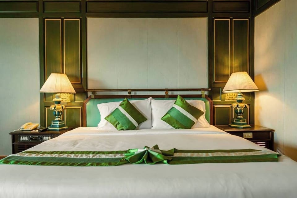 Executive Suite | In-room safe, desk, blackout drapes, free WiFi