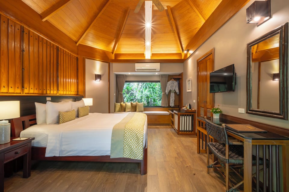 Deluxe Room | In-room safe, individually decorated, individually furnished, desk