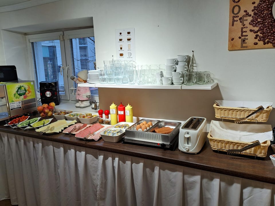 Daily buffet breakfast for a fee