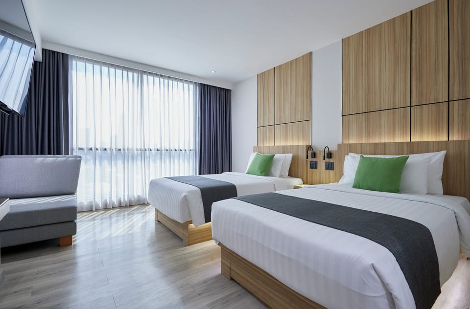 Elegance Floor Room | Minibar, in-room safe, desk, blackout drapes