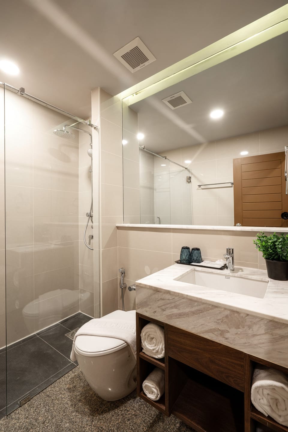 Superior, 2 Twin Beds, Non Smoking, City View | In-room safe, desk, free WiFi, bed sheets