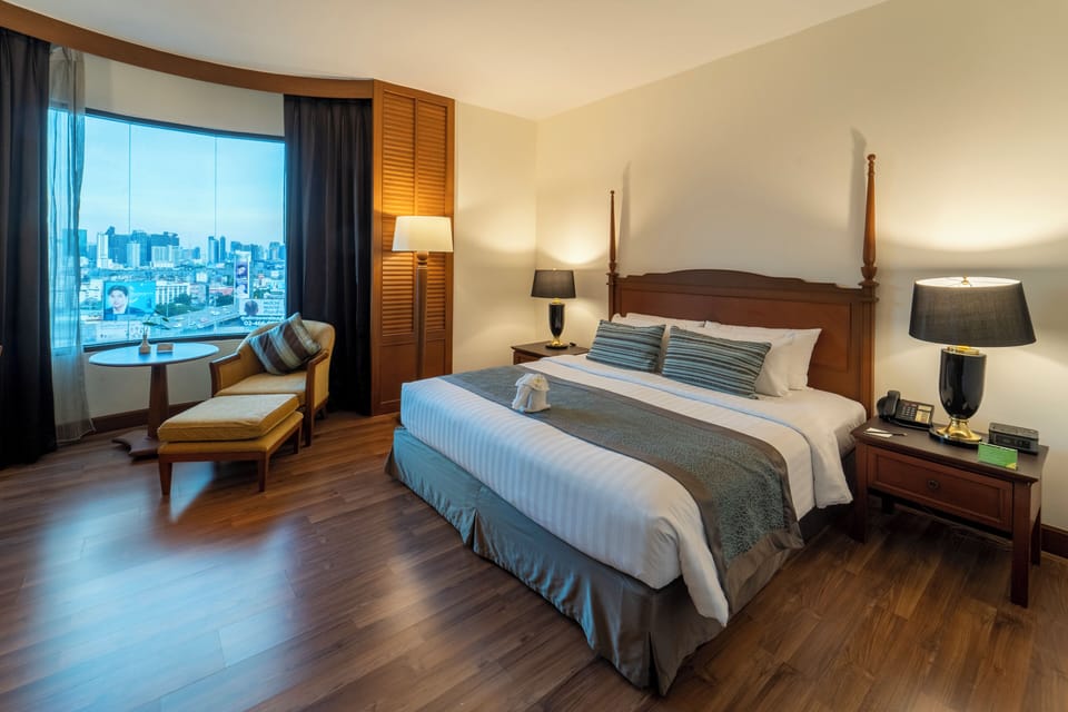 Grand Deluxe Double Room | Minibar, in-room safe, desk, blackout drapes