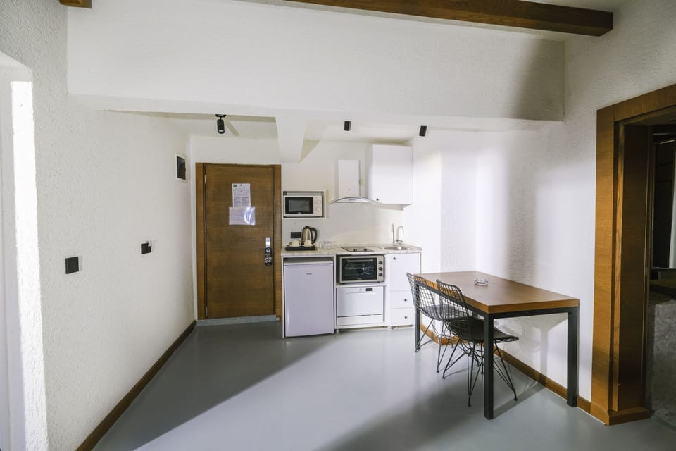 Queen suite | Minibar, in-room safe, free WiFi, bed sheets