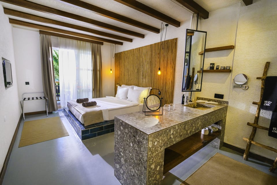 Minibar, in-room safe, free WiFi, bed sheets