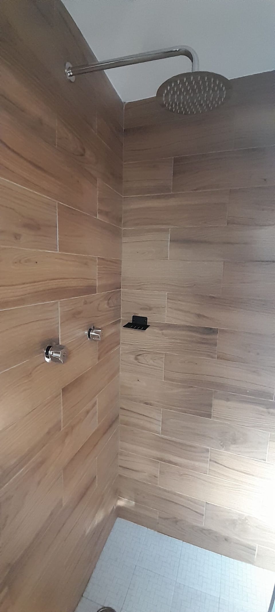 Basic Room, 1 Double Bed | Bathroom | Shower, free toiletries, hair dryer, towels
