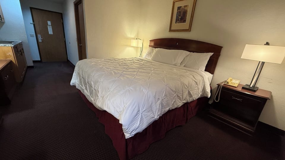 Deluxe Room, 1 Bedroom | Desk, blackout drapes, iron/ironing board, free WiFi