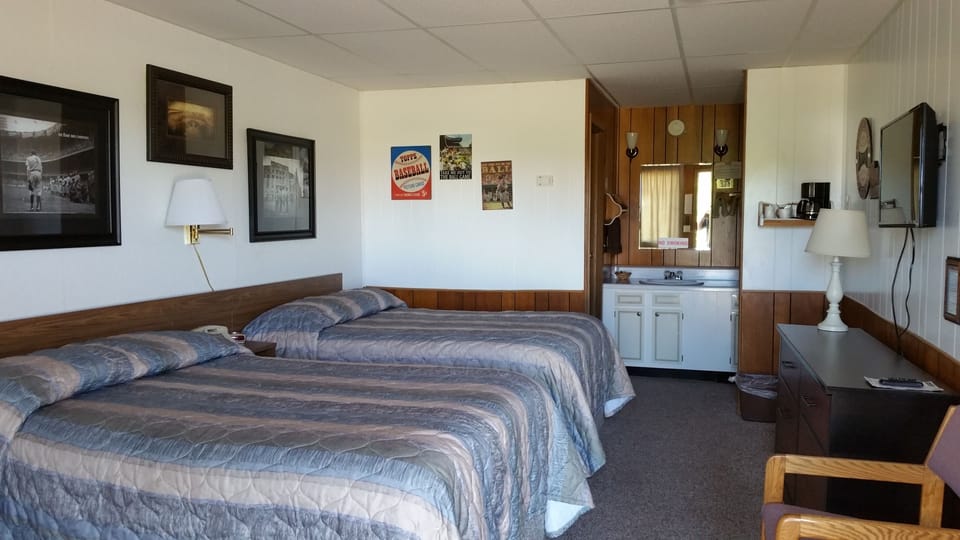 Room, 2 Double Beds | WiFi (free)