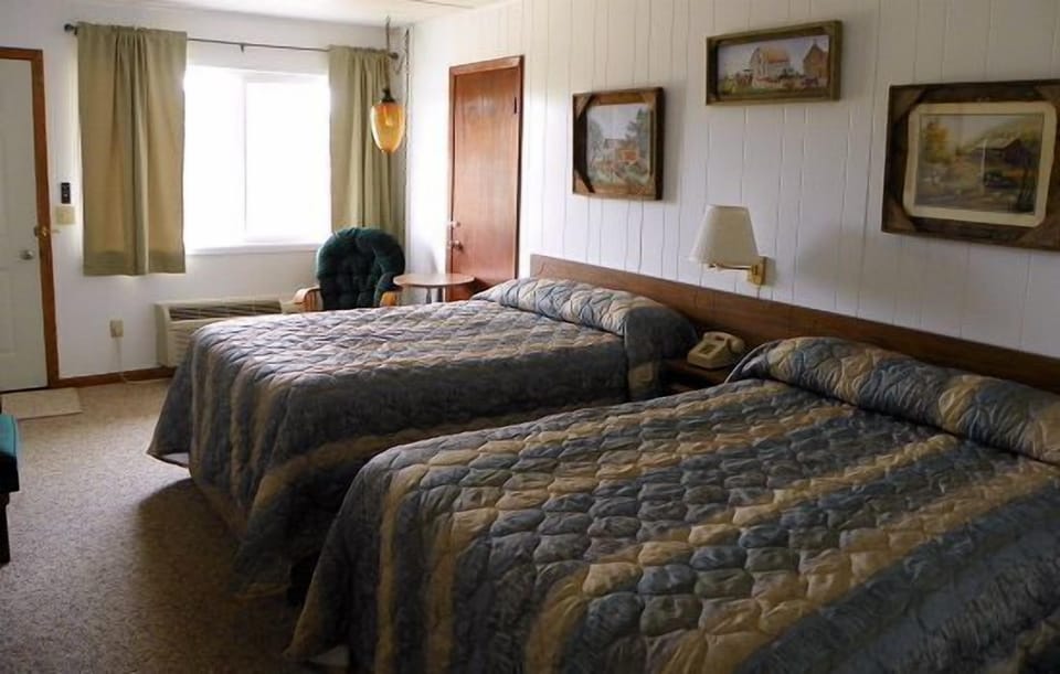 Room, 2 Double Beds | WiFi (free)