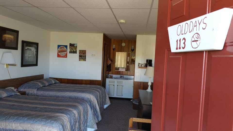 Room, 2 Double Beds | WiFi (free)