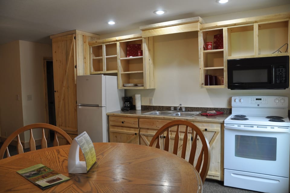 Microwave, coffee/tea maker, toaster