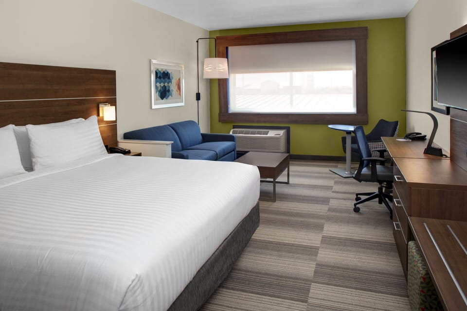 Premium bedding, in-room safe, desk, blackout drapes