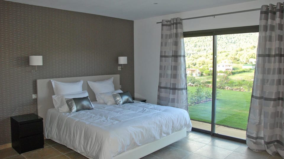 In-room safe, desk, soundproofing, iron/ironing board