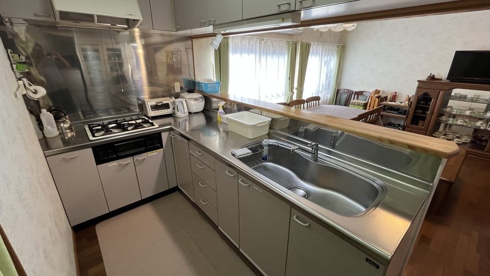 House, 3 Bedrooms | Private kitchen