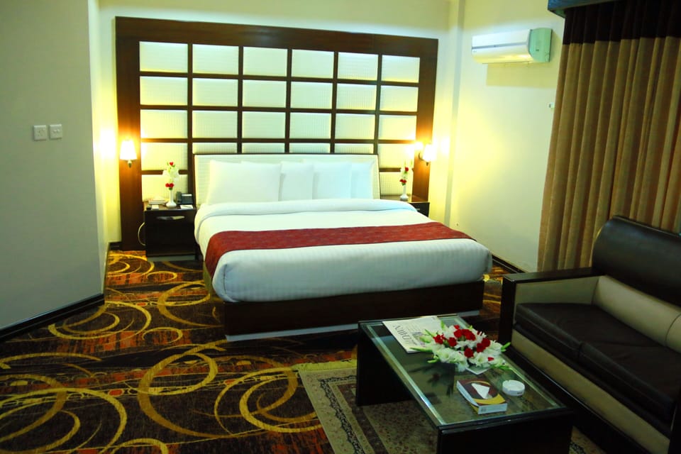 Executive Room | Premium bedding, minibar, in-room safe, desk