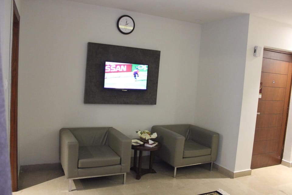 40-inch LED TV with cable channels, TV