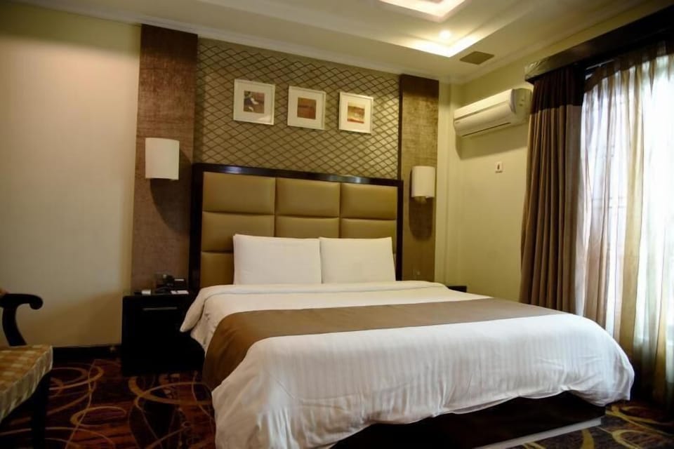 Premium bedding, minibar, in-room safe, desk
