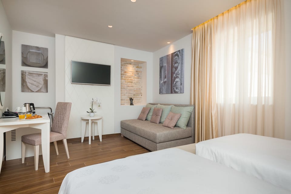 Deluxe Double or Twin Room (103) | Premium bedding, memory foam beds, minibar, in-room safe