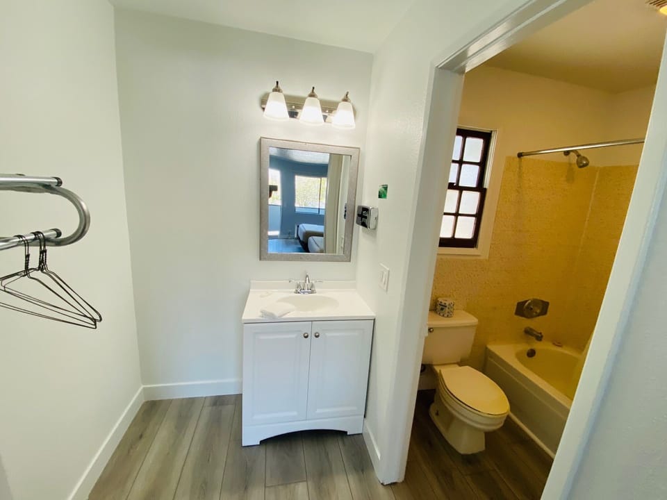 Deluxe Double Room, 2 Queen Beds, Non Smoking | Bathroom shower