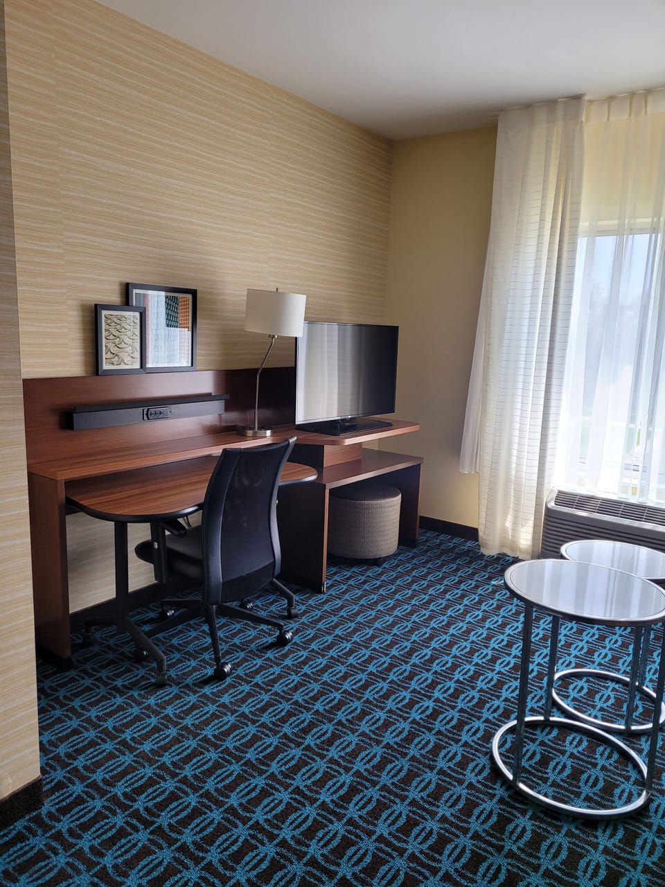 Suite, Multiple Beds | Living area | 32-inch Smart TV with premium channels, TV, Netflix