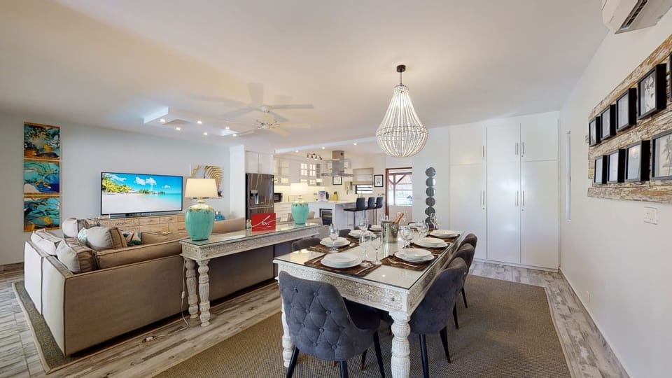 3 bedroom Penthouse | Living area | TV