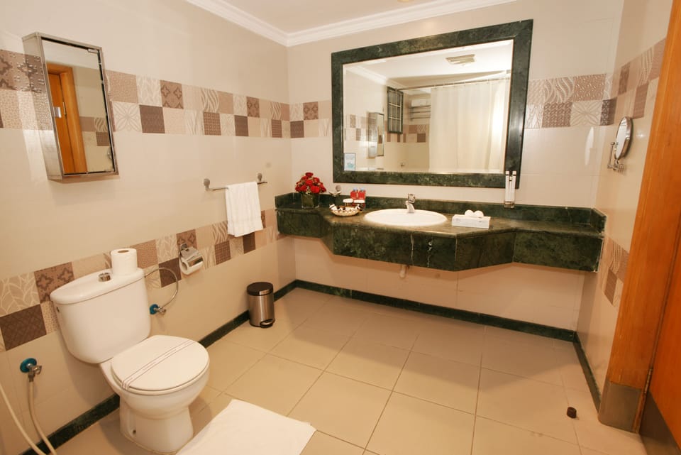 Minibar, in-room safe, soundproofing, free WiFi