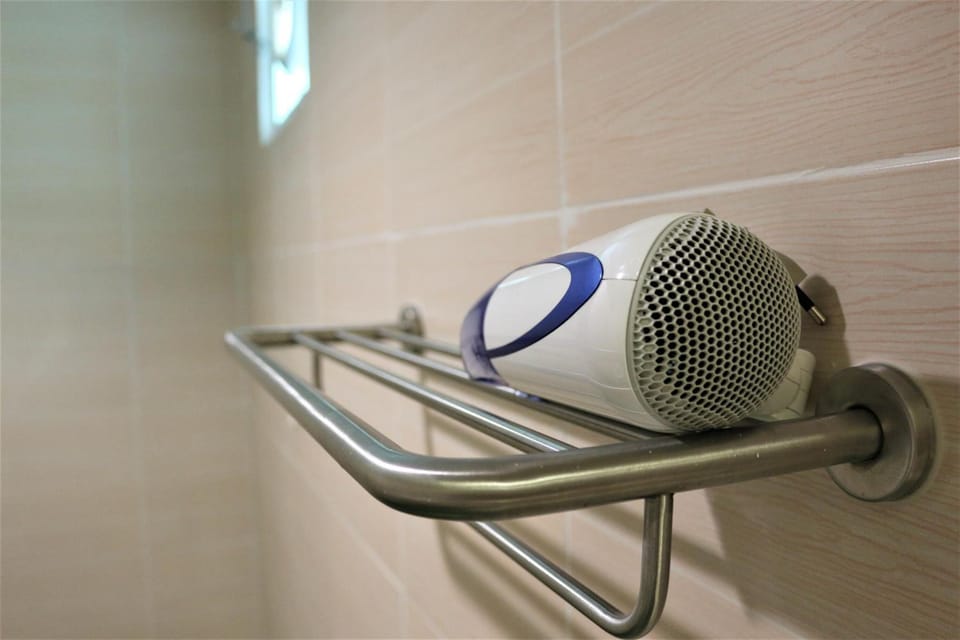 Shower, free toiletries, hair dryer, towels