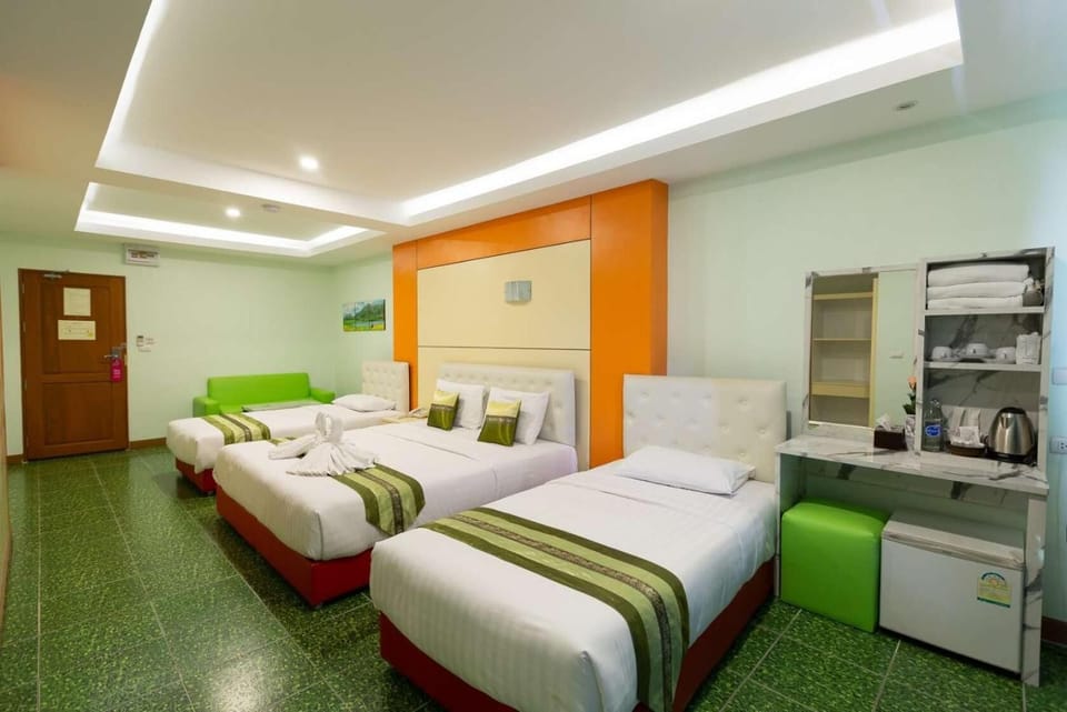 Standard Family Room | Desk, free WiFi