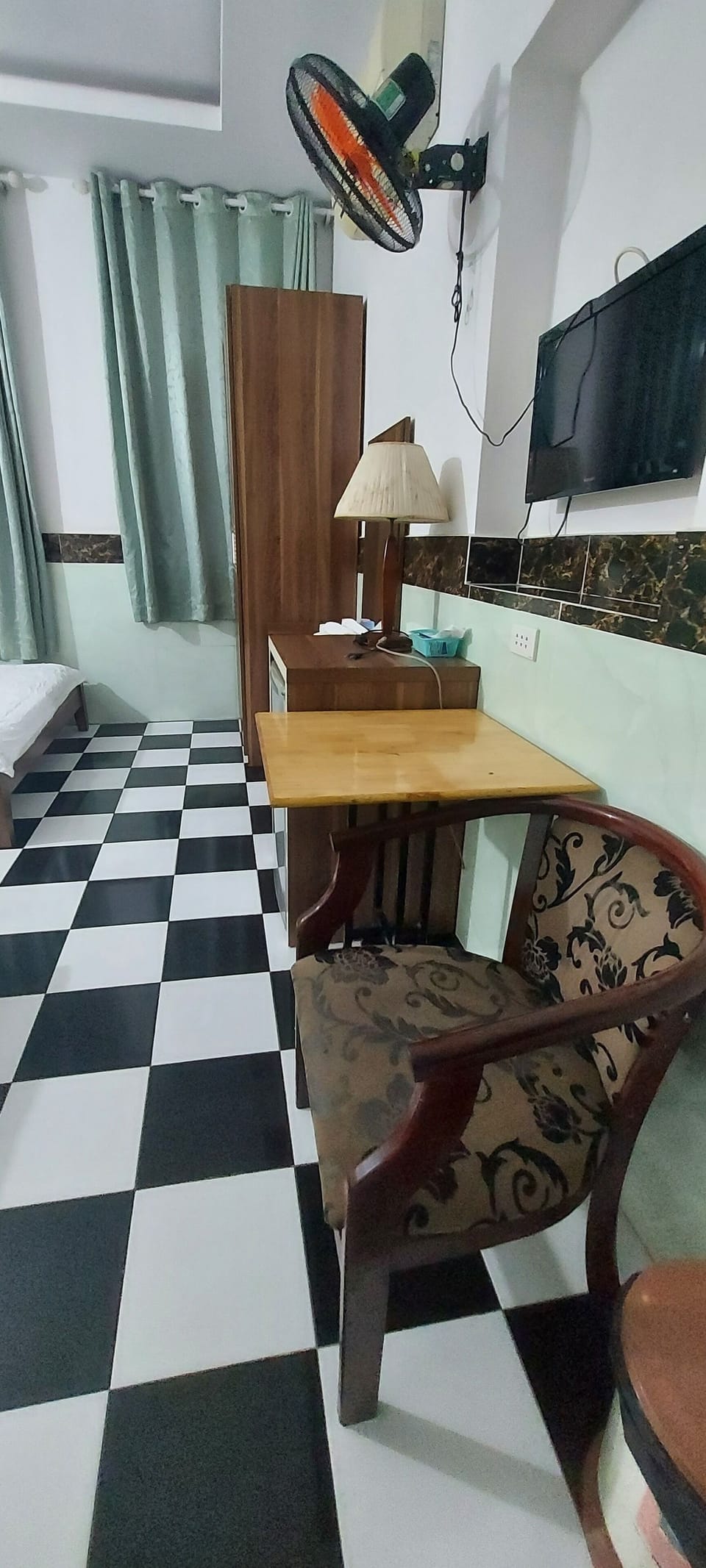 Standard Room (4 guests) | Desk, soundproofing, free WiFi, bed sheets