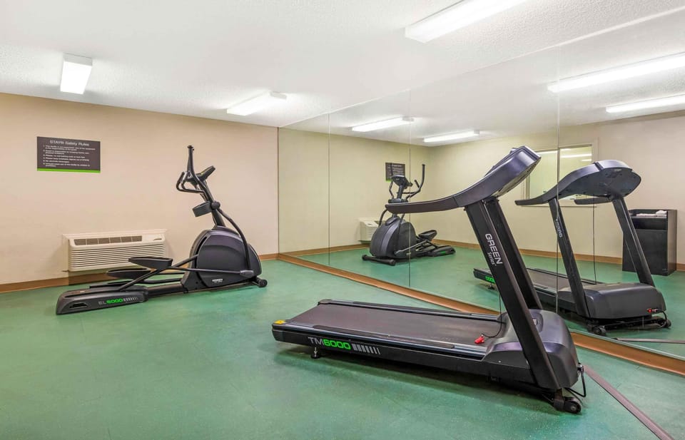 Extended Stay America Suites Ft Lauderdale Cyp Crk NW 6th Wy Hotel in Oakland Park