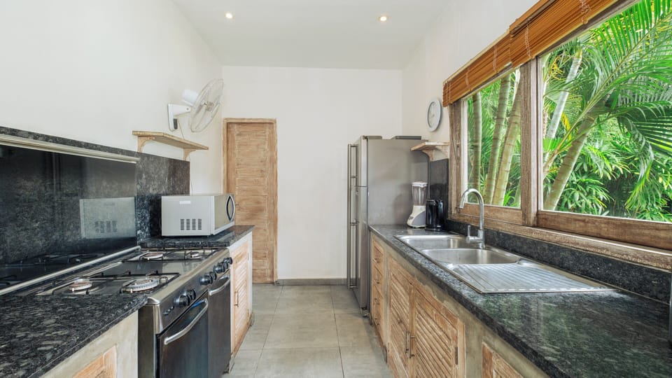 Family Villa, 5 Bedrooms (3 King & 4 Single Beds) | Private kitchen | Fridge, microwave, oven, stovetop