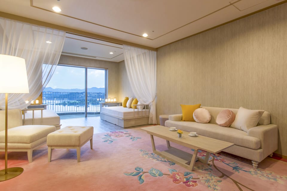 In-room safe, desk, WiFi (free), bed sheets