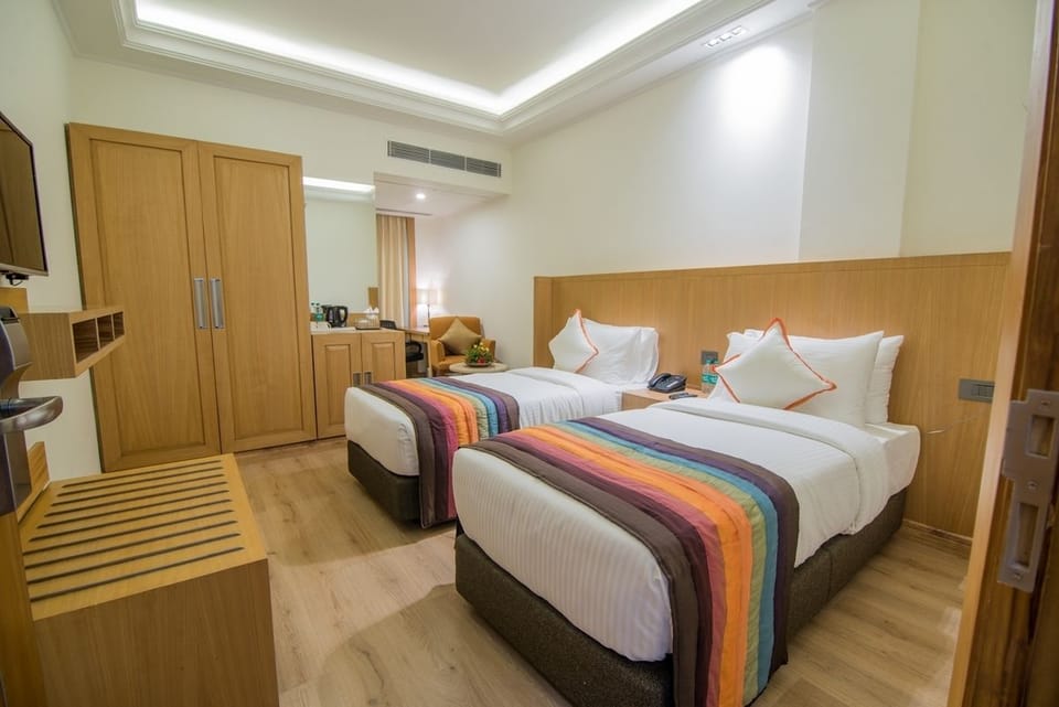 Business Double Room, 1 Bedroom | Minibar, in-room safe, desk, soundproofing