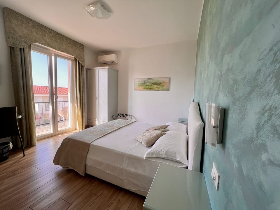 Superior Double Room, Terrace (Emerald) | Frette Italian sheets, premium bedding, down comforters