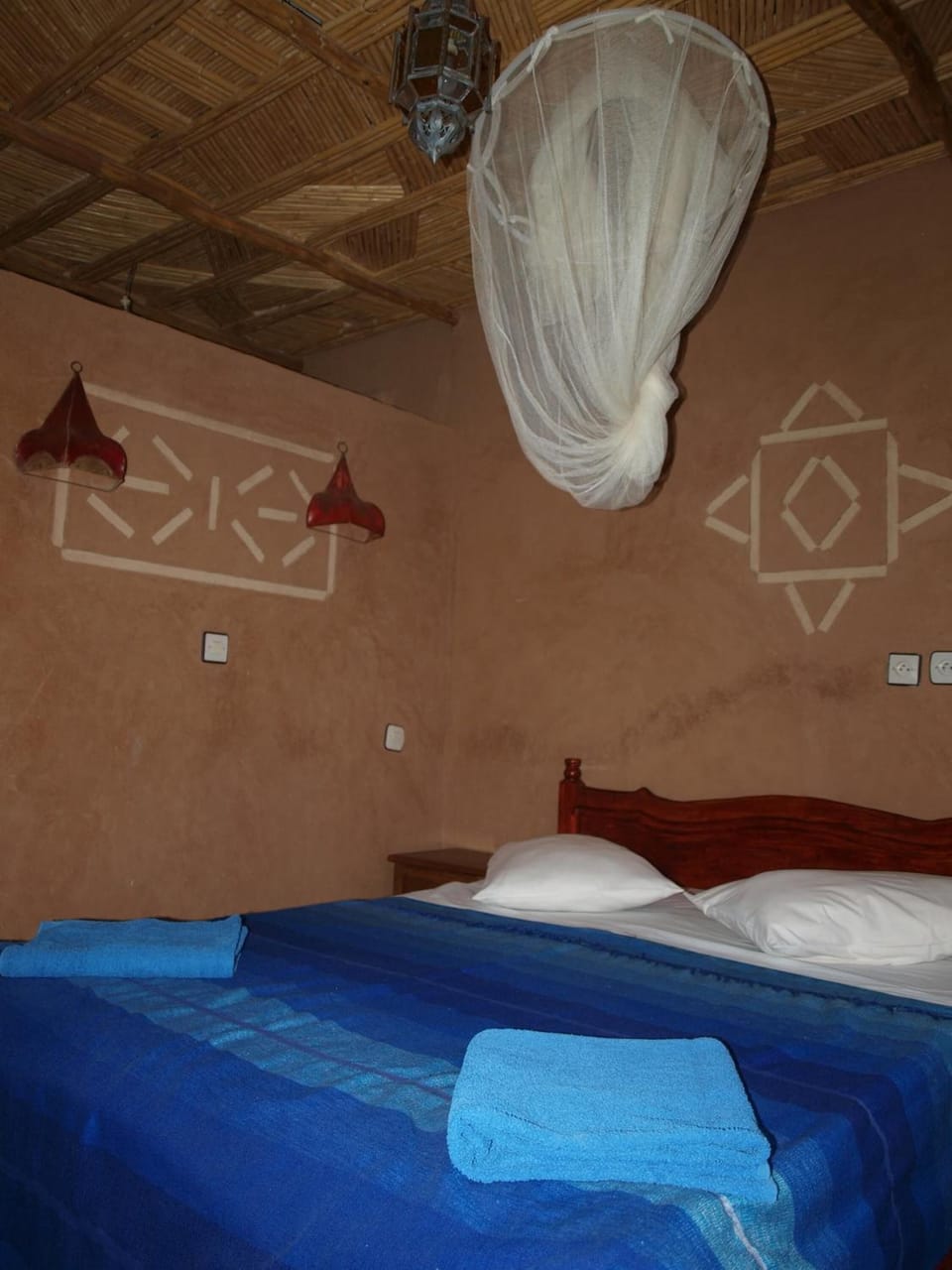 Minibar, blackout drapes, cribs (free), WiFi (free)